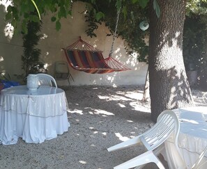 Terrace/patio - Vacation home with ping pong,, swimming pool, 3 bedrooms 2 shower rooms (Cheval-Blanc)
