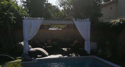 Vacation home with ping pong,, swimming pool, 3 bedrooms 2 shower rooms