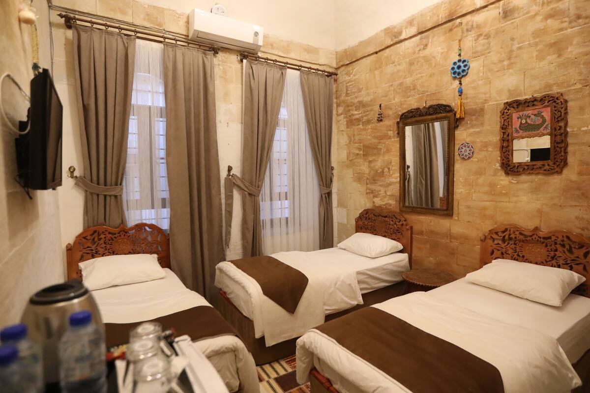 Minibar, free WiFi, bed sheets