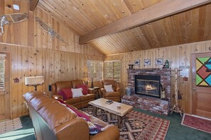 Televisio, takka, DVD-soitin