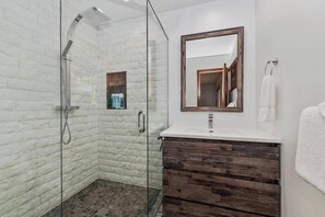 Shower, towels - Eagle Point Cabin Backing to 7 Acres of Preserve! HOT TUB!  A/C! PET FRIENDLY! Walk to Lake & Shuttles! (Big Bear Lake)