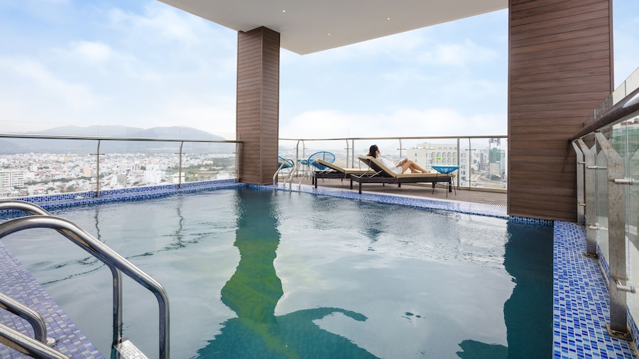 クラウン ホテル ニャ トラン