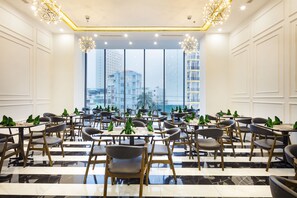 Breakfast area - Crown Hotel Nha Trang (Nha Trang)