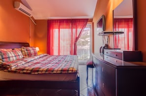 3 bedrooms, desk, soundproofing, iron/ironing board - Varja Apartments (Pržno)