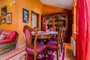 Appartement Deluxe | Repas dans la chambre