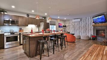 Réfrigérateur, micro-ondes, four, plaque de cuisson