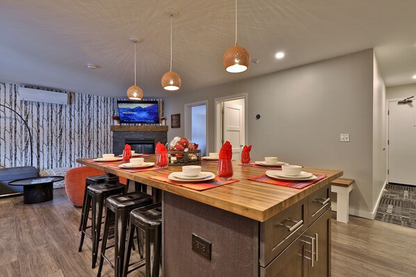 Dining - The Killington Style Suite: Modern, Central Condo, 2RM 222 (Killington)