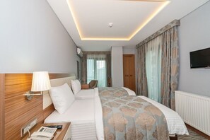 Standard Twin Room | In-room safe, desk, laptop workspace, soundproofing - Floransa City Hotel (Istanbul)