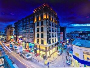 Fachada del alojamiento - Noche