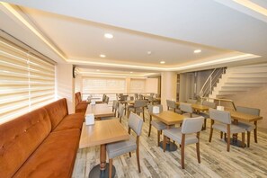 Desayuno bufé gratuito y diario