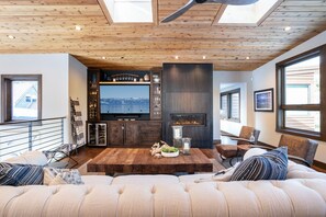 TV, fireplace, stereo