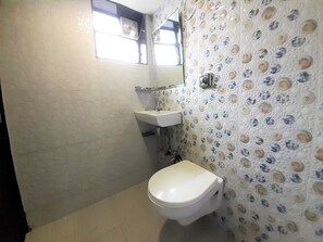 Chuveiro, toalhas de banho