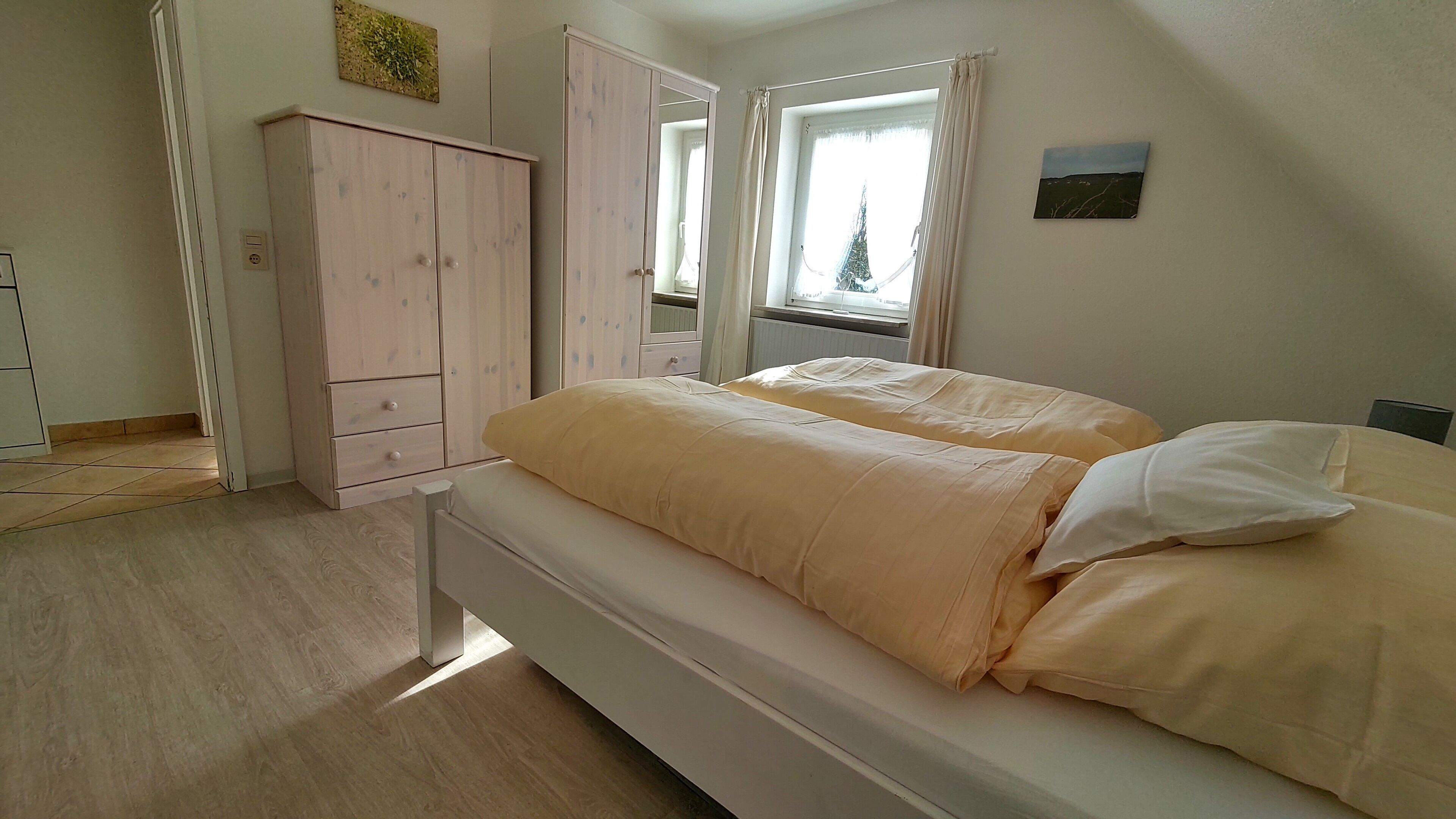 2 slaapkamers, reisbedje, wifi, beddengoed