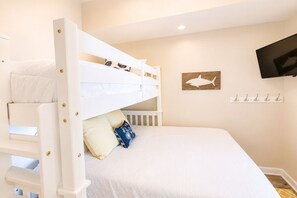 3 bedrooms, WiFi (free), bed sheets