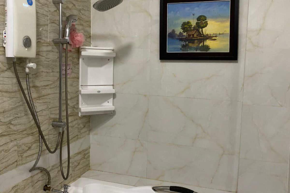 Luxury Apartment, 3 Bedrooms | Bathroom sink