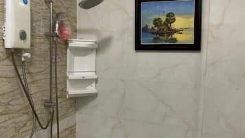Luxury Apartment, 3 Bedrooms | Bathroom sink