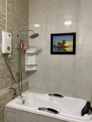 Luxury Apartment, 3 Bedrooms | Bathroom sink - Thada Apartment (Phnom Penh)