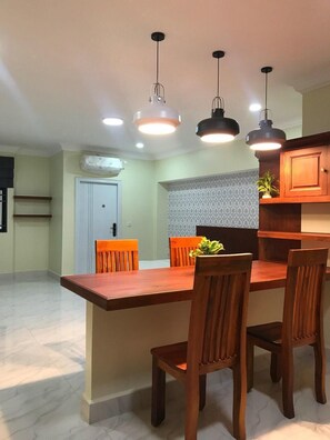 Suite estudio familiar | Servicio a la habitación