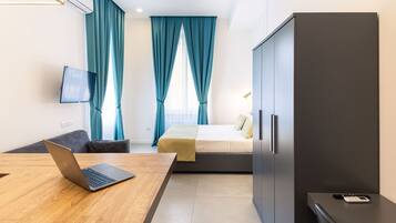 Deluxe Studio | Premium bedding, down comforters, minibar, in-room safe
