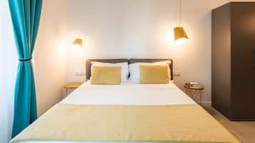 Ropa de cama de alta calidad, cubrecamas y minibar