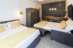 Deluxe Studio | Premium bedding, down comforters, minibar, in-room safe - B&B Cortese (Naples)