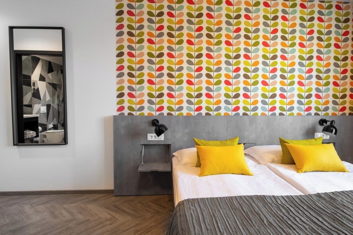 Single Room | Minibar, in-room safe, desk, laptop workspace