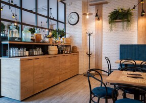 Café da manhã com buffet grátis todos os dias