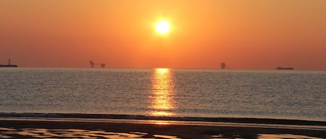 Sulla spiaggia, sabbia bianca