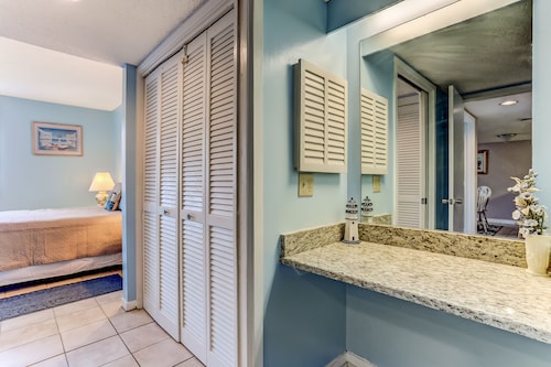 Splendid Views, Oceanfront 1378 Shipwatch Condo