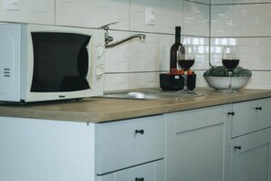 Fridge, microwave