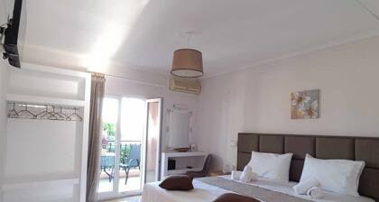 Roussa's Studios and Apartments