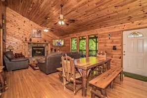 Fernseher, Videospiele, DVD-Player, Tischfußball