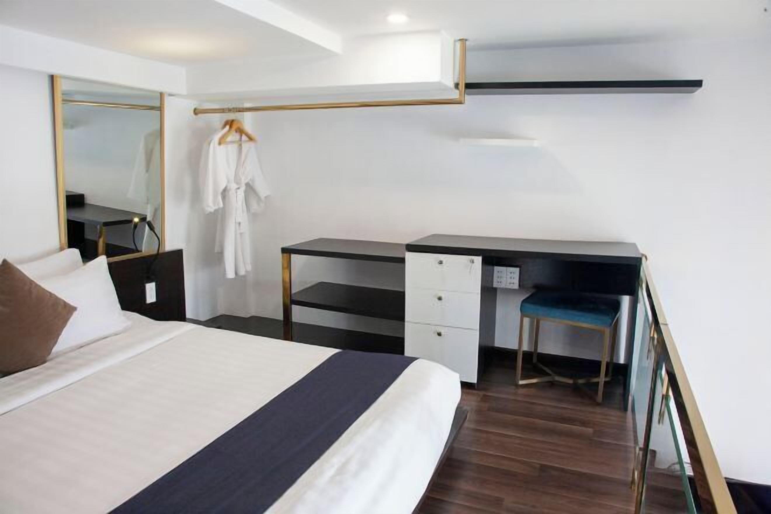 Bộ trải giường bằng vải Frette của Ý, bộ đồ giường cao cấp, minibar 