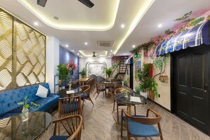 Lobby sitting area - KunKin Luxury Apartment (Ho Chi Minh City)