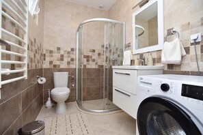 Appartement Supérieur | Salle de bain | Serviettes fournies