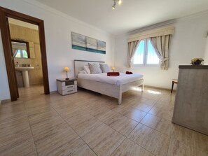 3 bedrooms, in-room safe, iron/ironing board, free WiFi