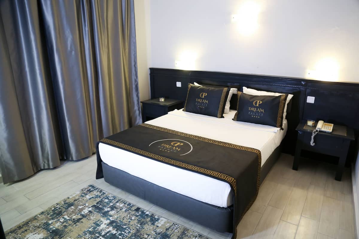 Suite, 1 slaapkamer, uitzicht op tuin | 1 slaapkamer, een minibar, een kluis op de kamer, gratis wifi