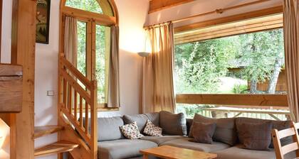 Chalet cosy 6 pers. à 100m des pistes avec garage fermé et parking, Méribel