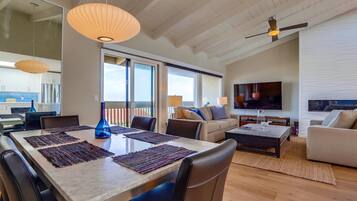 Condo, 2 Bedrooms | Dining