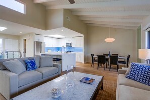 Condo, 2 Bedrooms | Interior