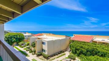 Condo, 2 Bedrooms | Property grounds