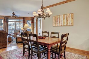 Condo, 2 Bedrooms | Dining