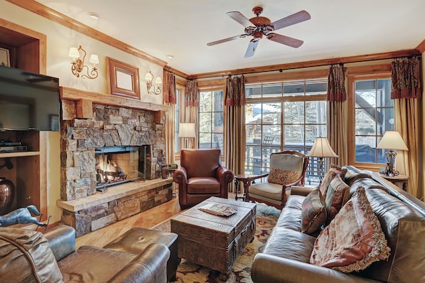 Condo, 2 Bedrooms | Living area