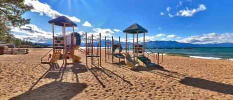 Una playa cerca, toallas de playa