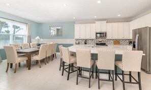 Fridge, microwave, oven, stovetop - Marvelous Retreat with Themed Bedrooms at Encore (Kissimmee)