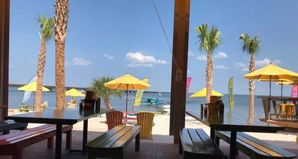 PERFECT VIEW!!! Waterfront, Marina and 2 Pools!