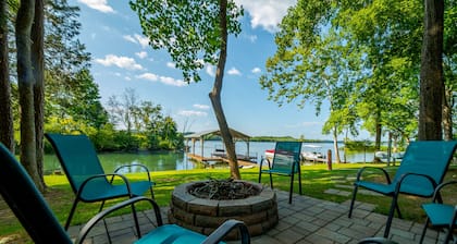 2-Bedroom, Dog Friendly Home sleeps 6 on the Tennessee River/Chickamauga Lake