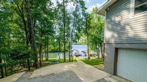A residential backyard with a concrete patio, a gravel area, and a garage. - 2-Bedroom, Dog Friendly Home sleeps 6 on the Tennessee River/Chickamauga Lake (Decatur)