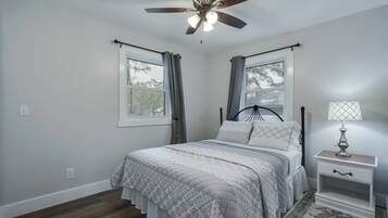 2 Schlafzimmer, Schreibtisch, Bügeleisen/Bügelbrett, kostenloses WLAN