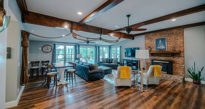 2-Bedroom, Dog Friendly Home sleeps 6 on the Tennessee River/Chickamauga Lake